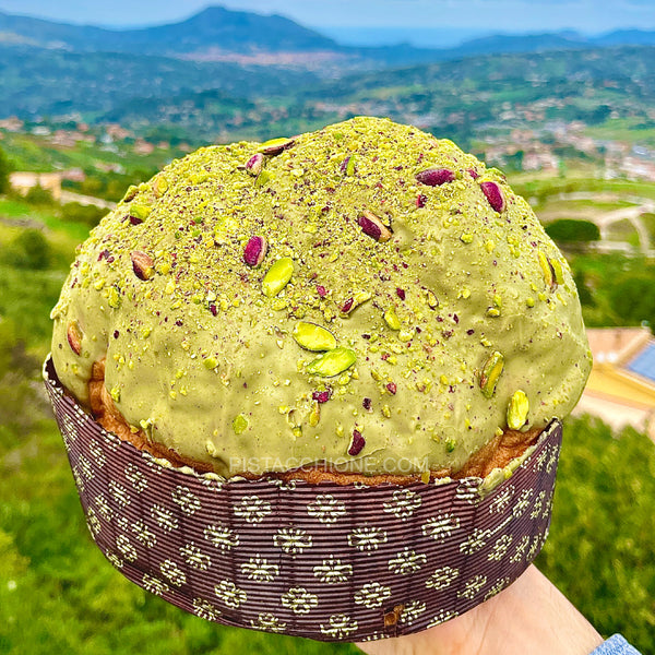 "Sono limited edition" weight 1.3 kg stuffed with over 350gr of pistachio cream and covered with Rocher and Granellone cream
