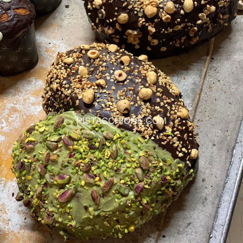 I'm "your sweetheart" - Glazed with pistachio cream and covered with Granellone - glazed with chocolate. of modica and toasted hazelnuts + Free jar with pistachio cream